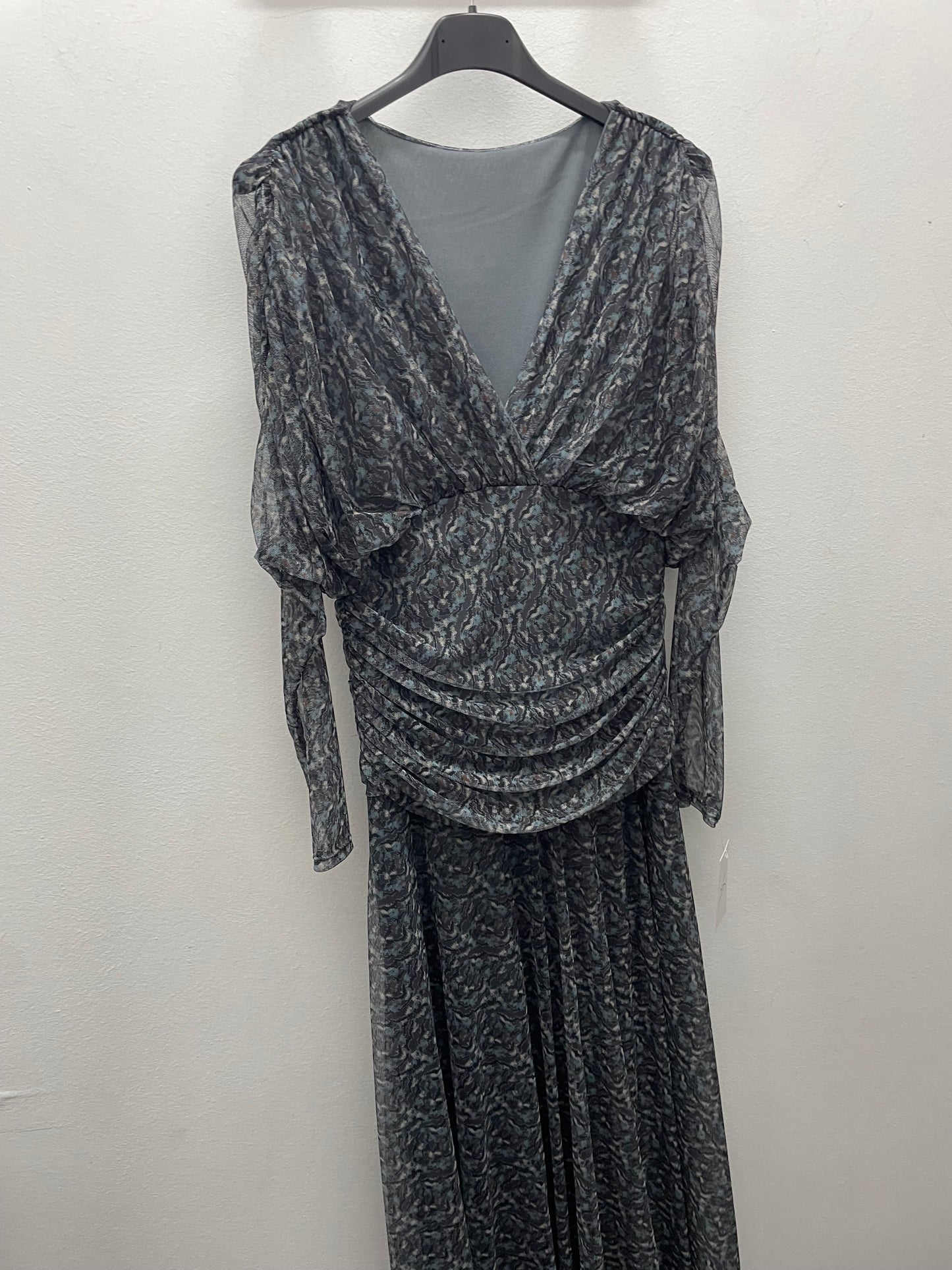 Vestido tul gris
