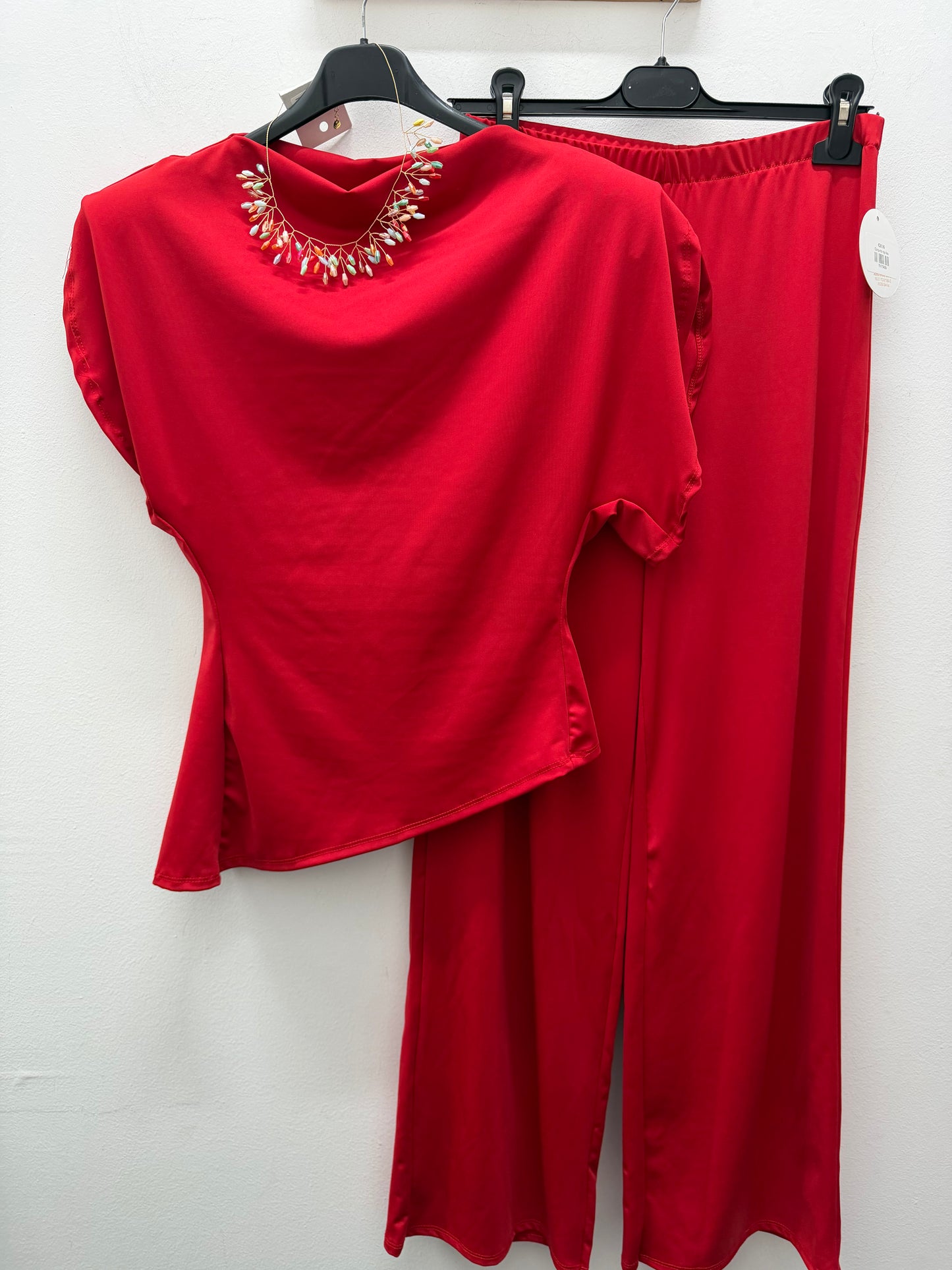Conjunto rojo liso