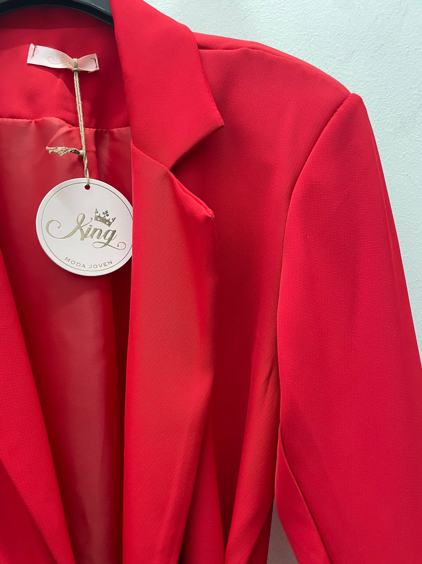 Blazer roja broche