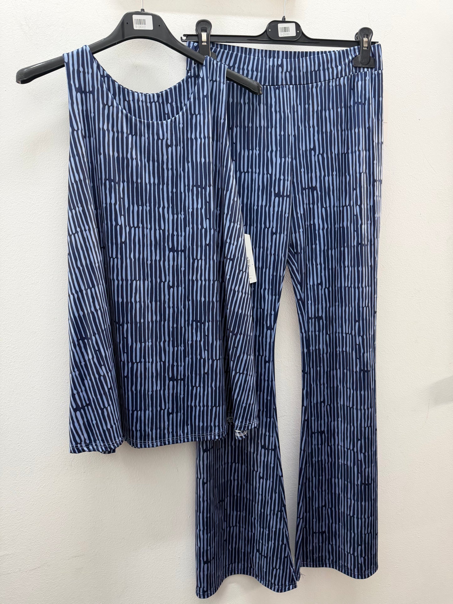 Conjunto azul rayas