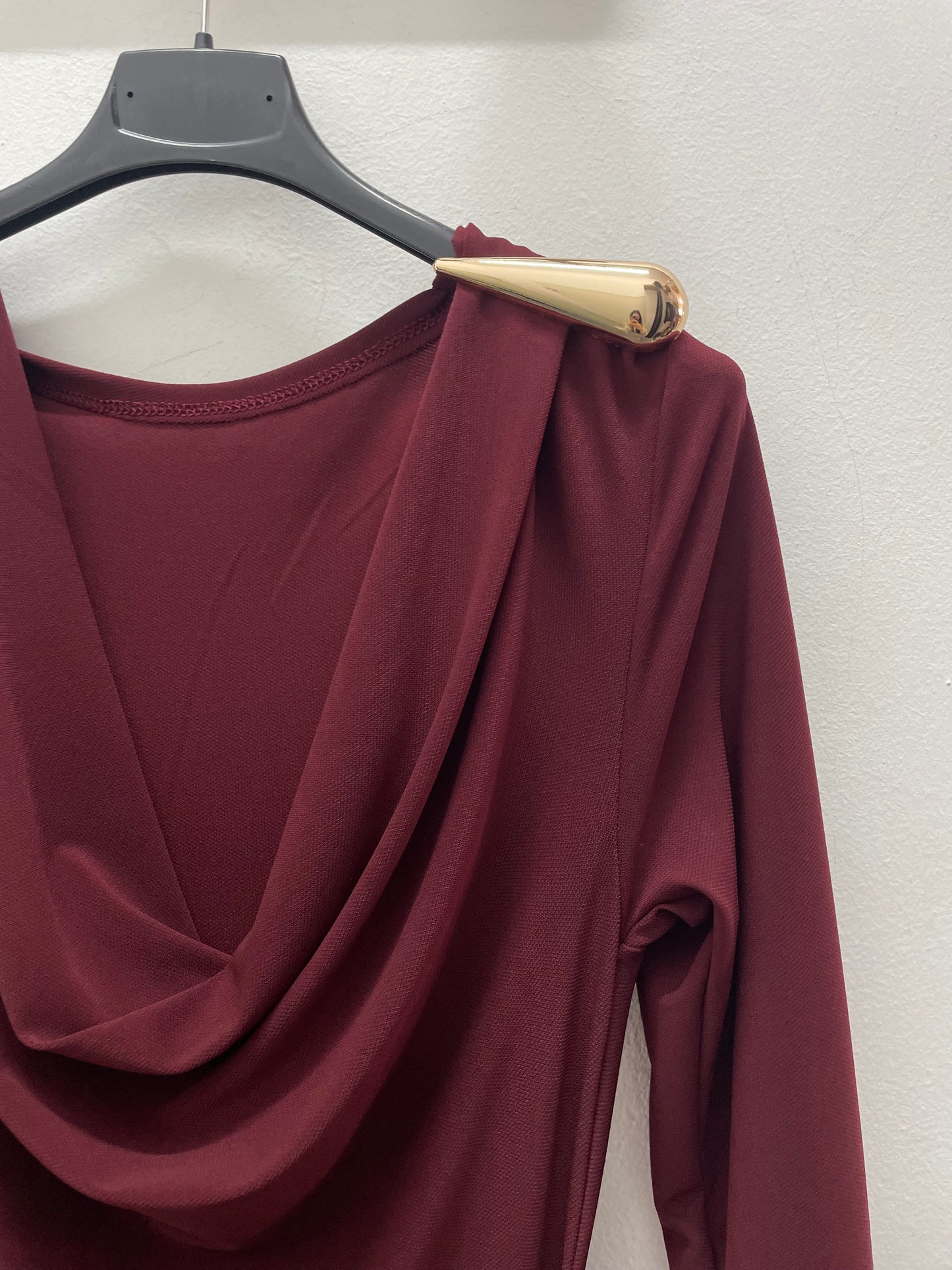 Vestido broche lágrima