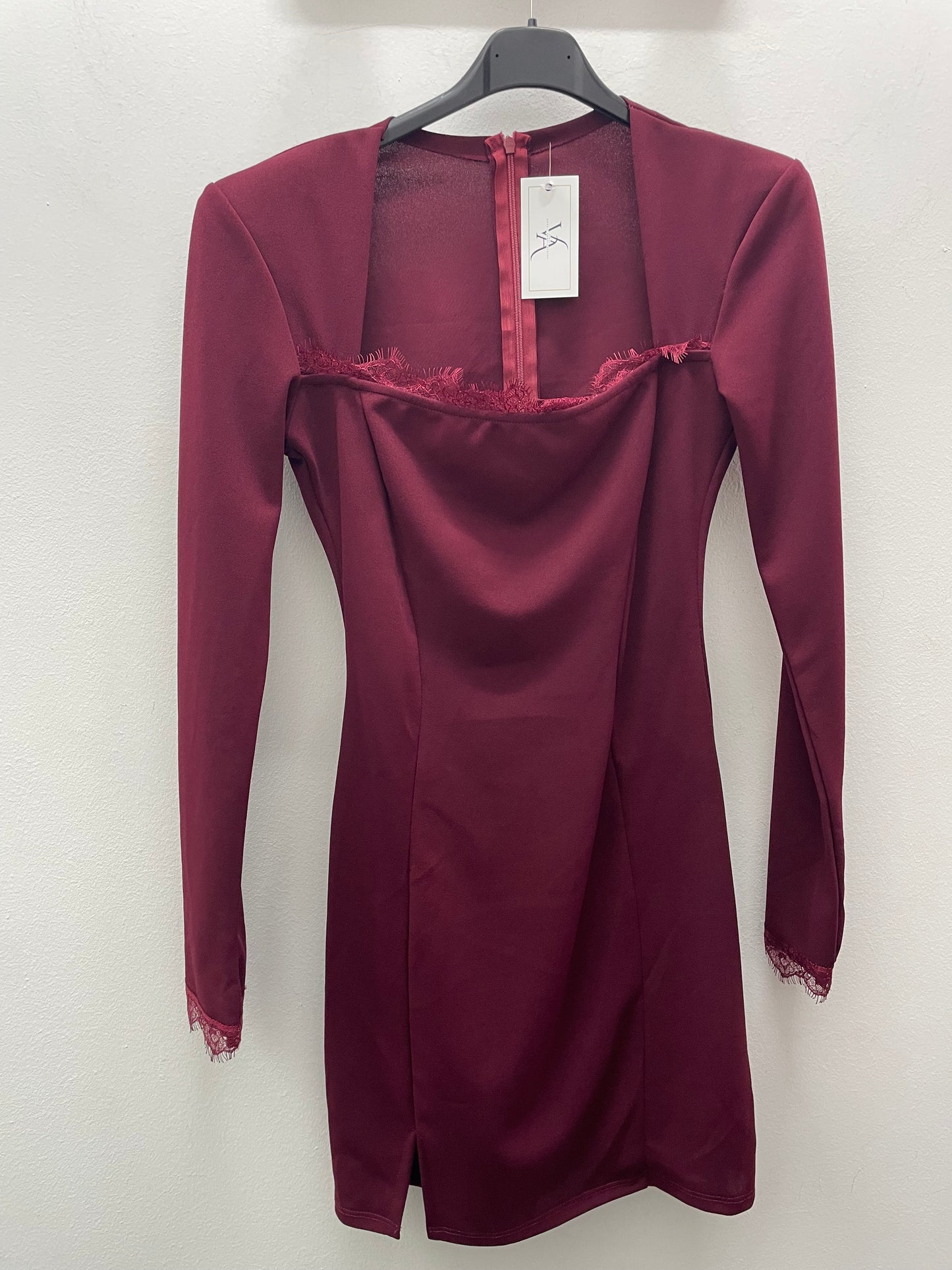 Vestido escote encaje