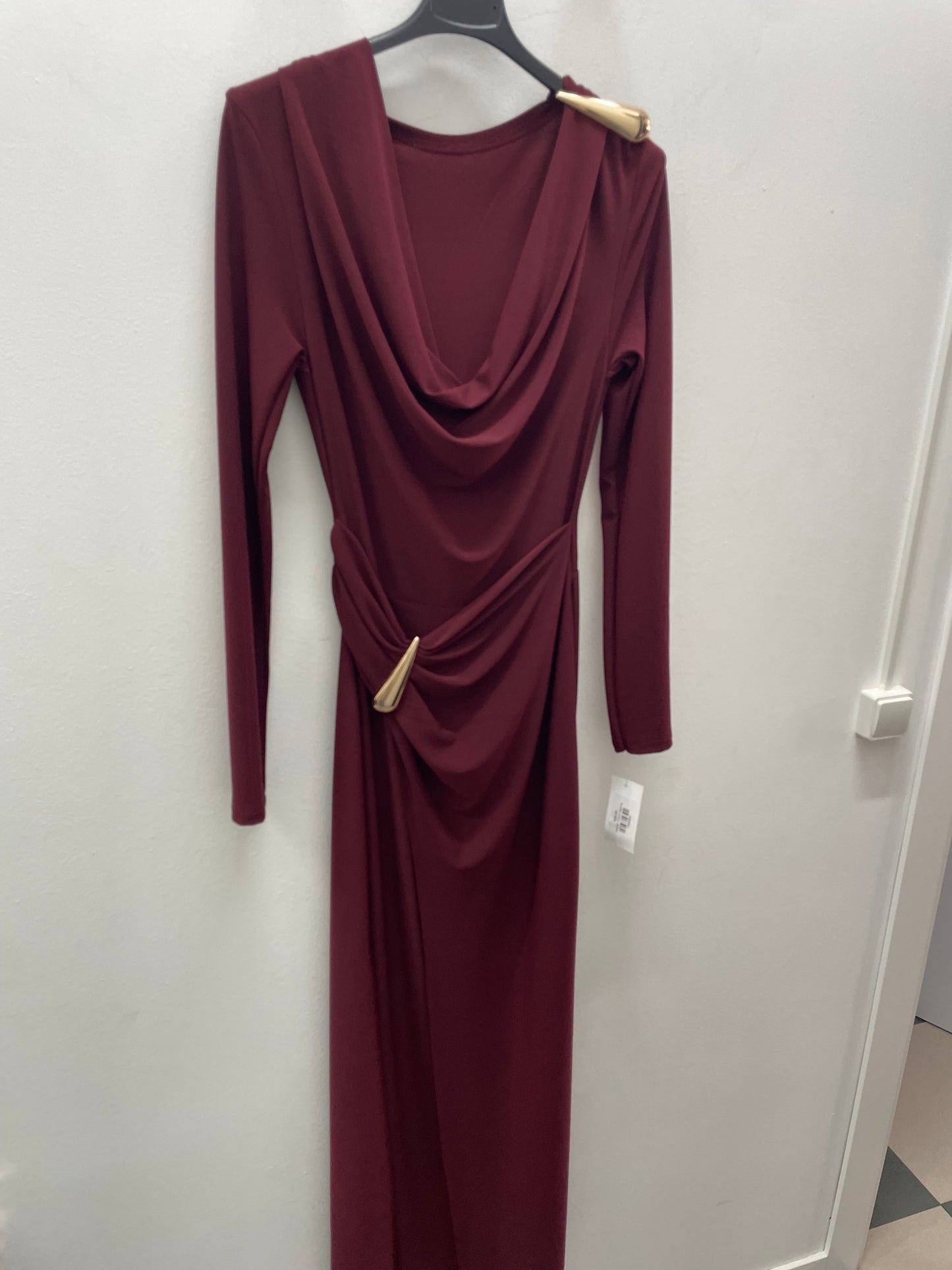 Vestido broche lágrima