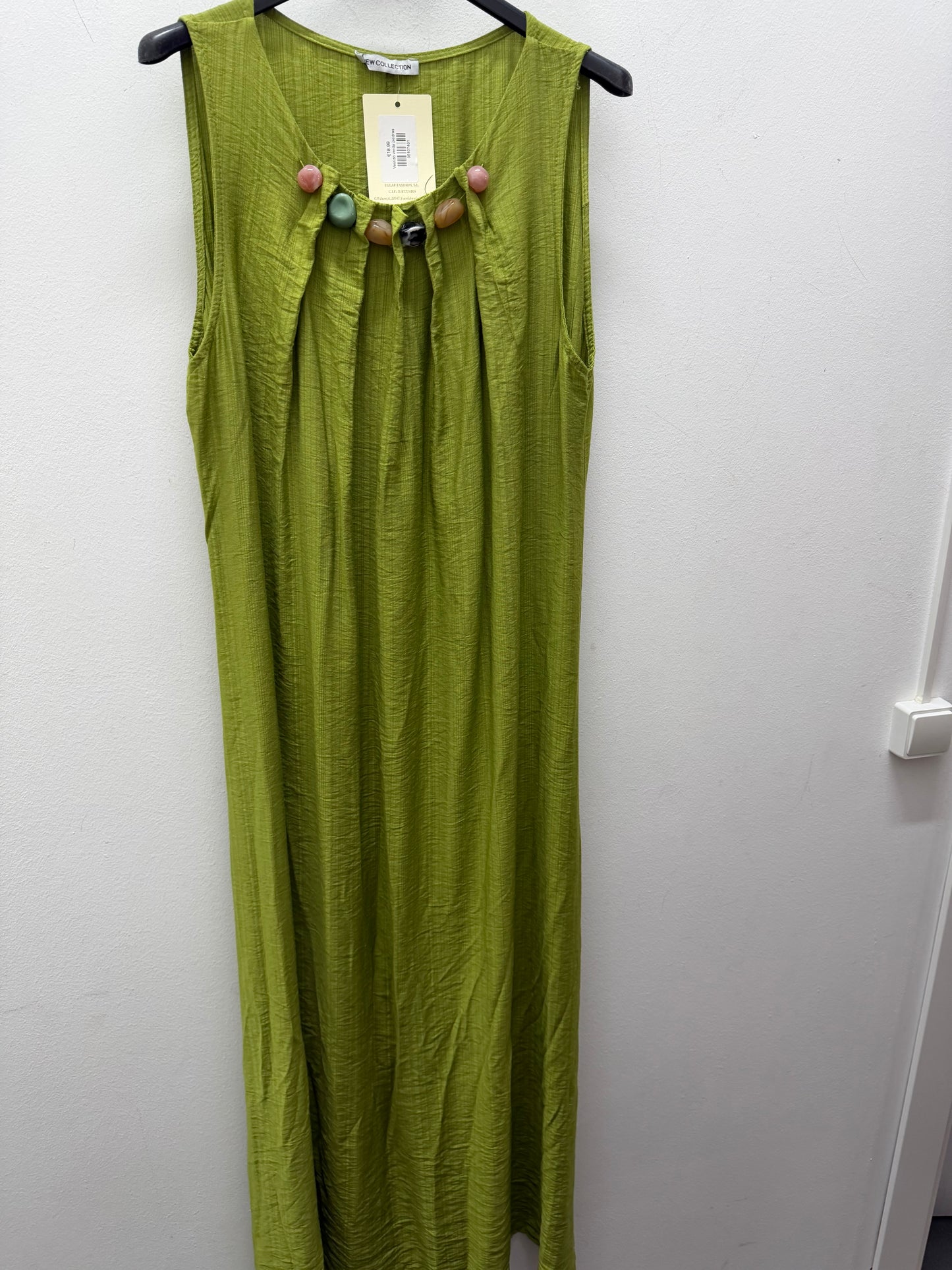 Vestido verde piedras
