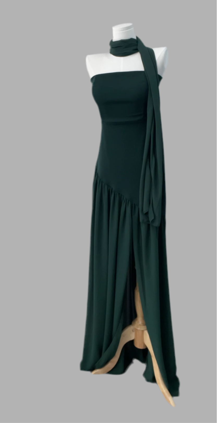Vestido verde cola gasa