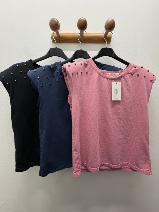 Camiseta hombrera tachuela