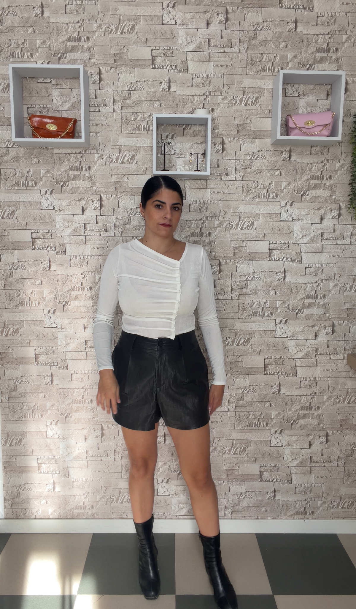 Pantalón corto polipiel