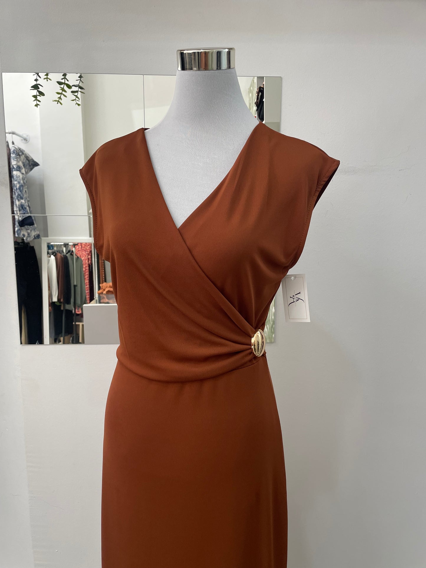 Vestido caldera broche