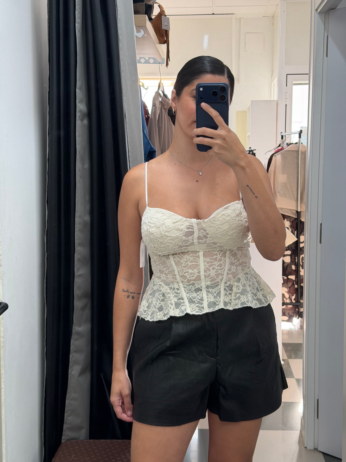Pantalón corto polipiel
