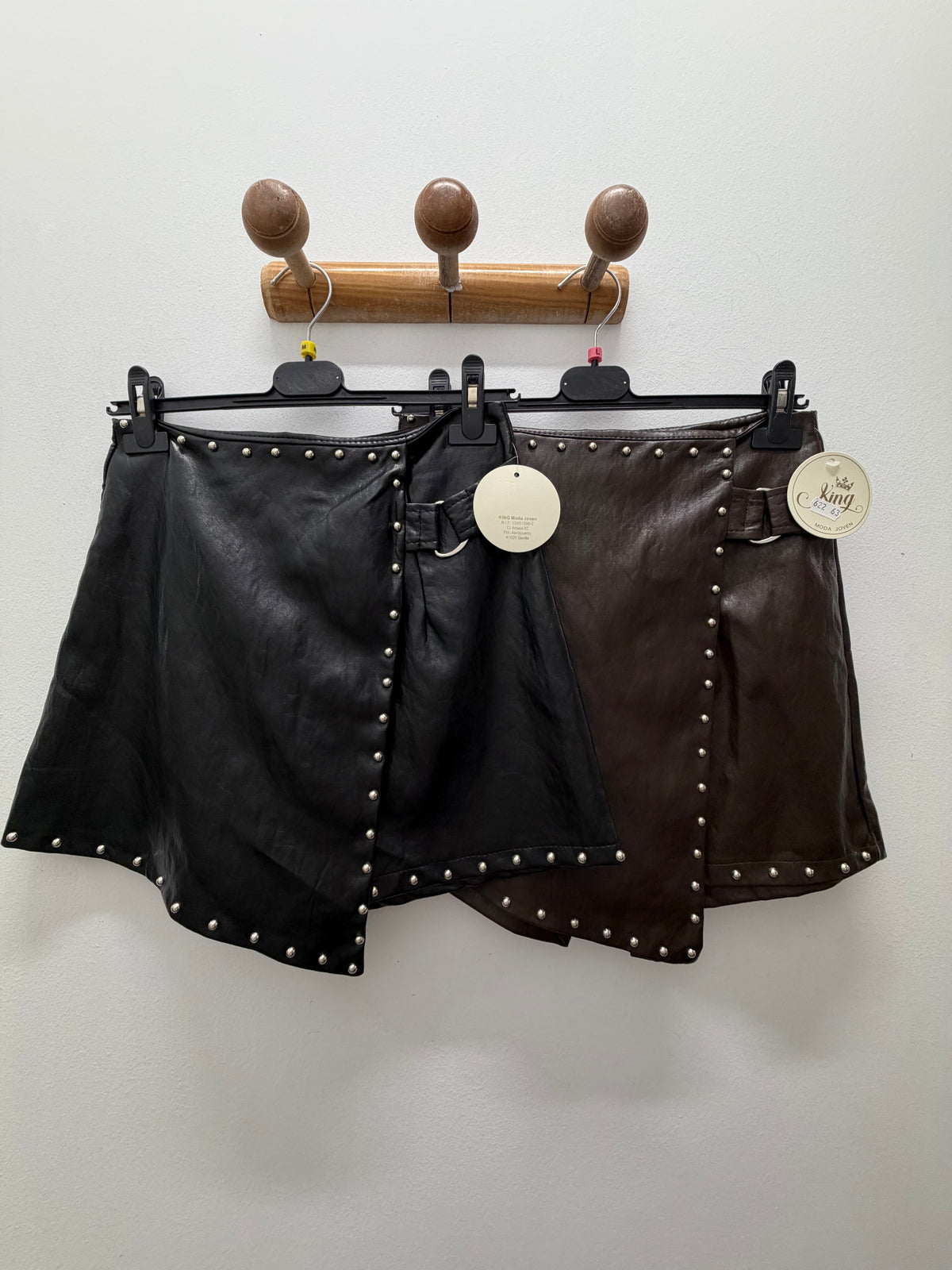 Falda-pantalón polipiel tachuela