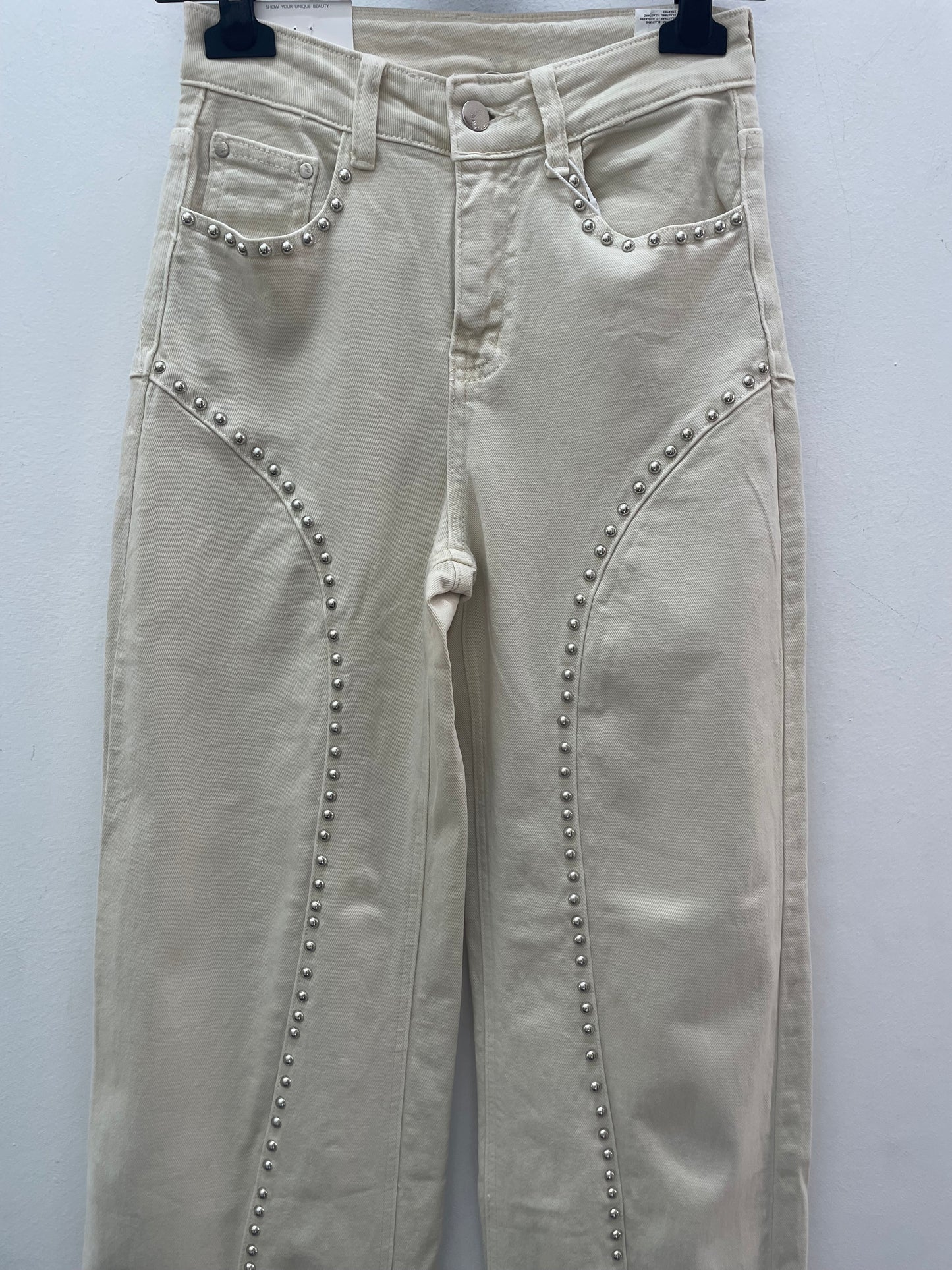 Vaquero beige tachuela