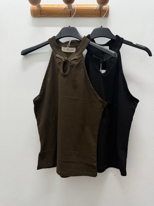 Top detalle nudo