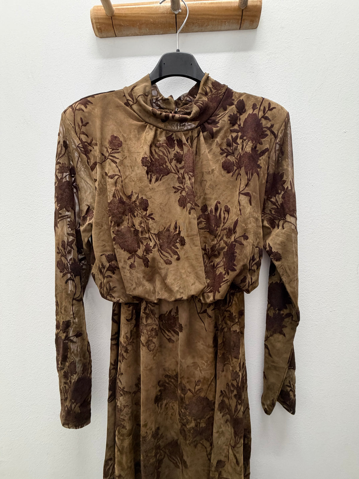 Vestido flor relieve