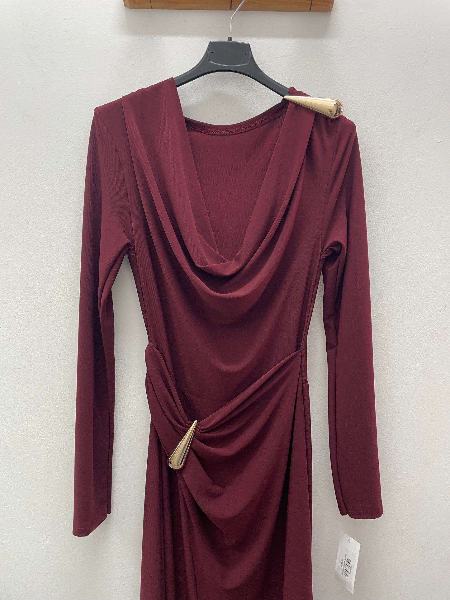 Vestido broche lágrima