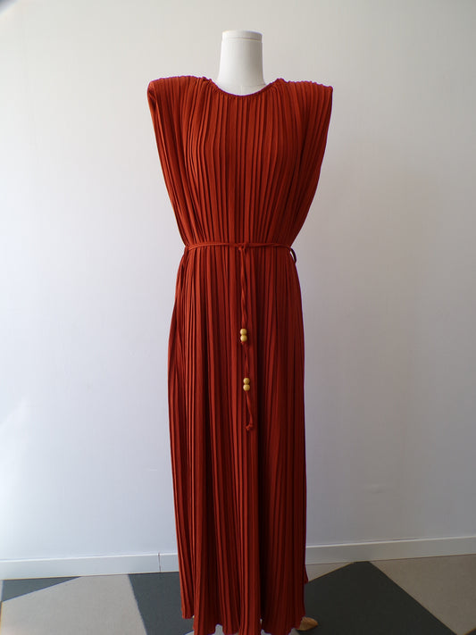 Vestido plisado hombrera