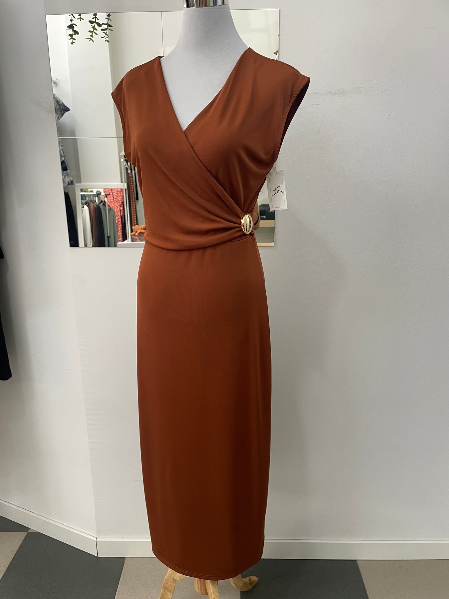 Vestido caldera broche