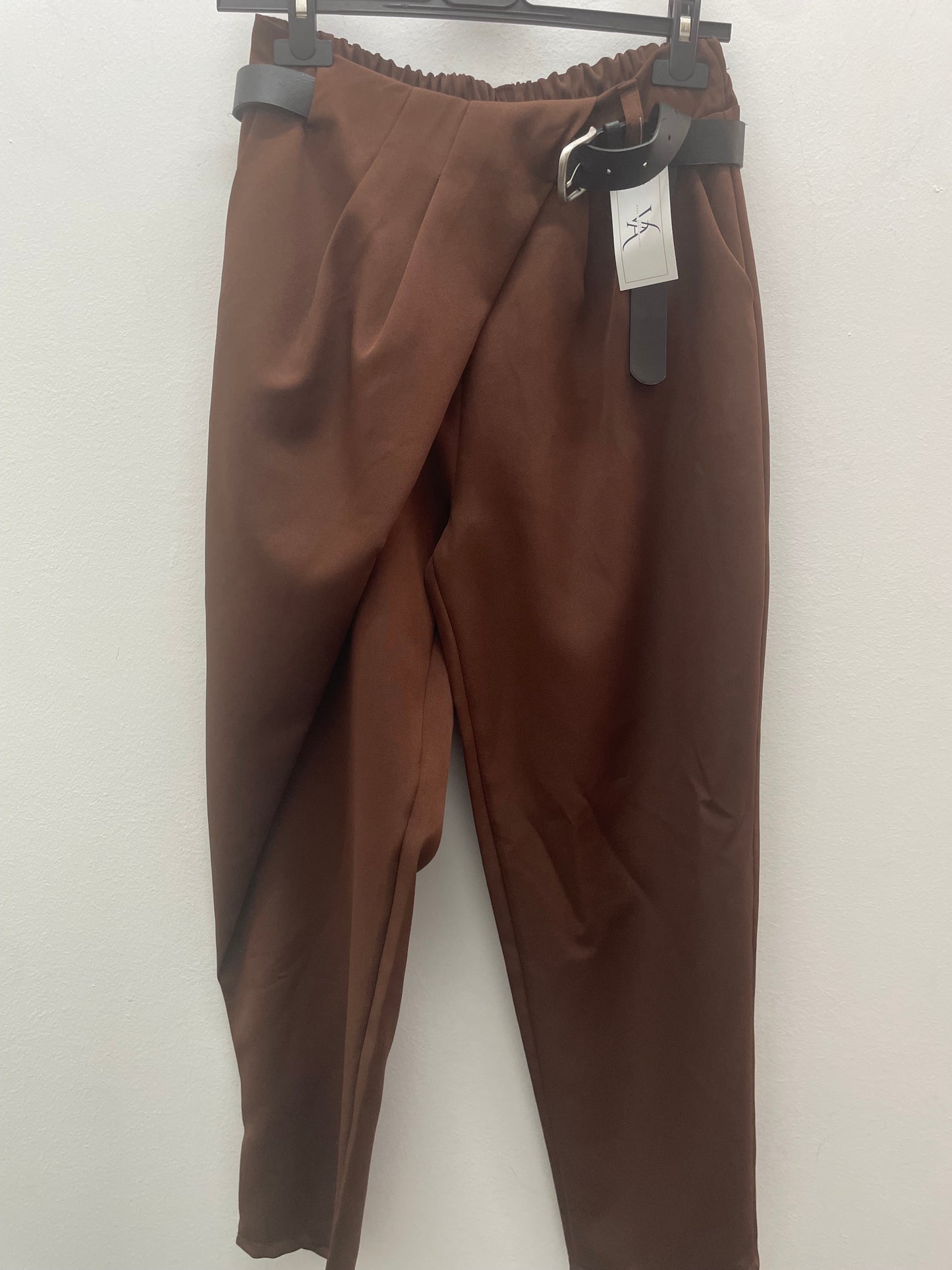 Pantalon marron asimétrico