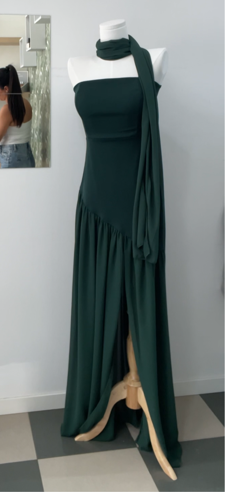 Vestido verde cola gasa