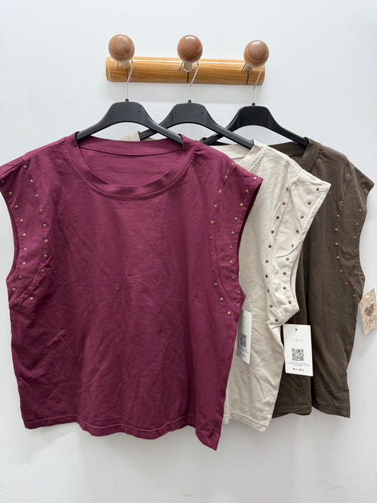 Camiseta tachuela