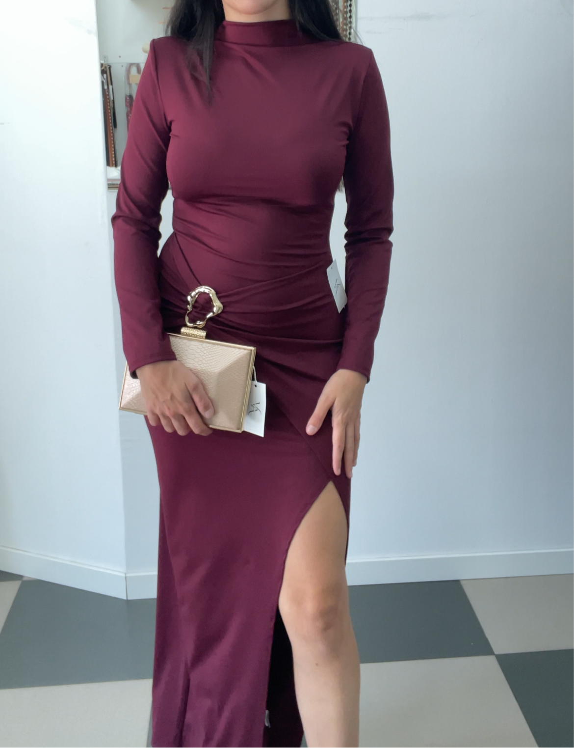 Vestido vino broche