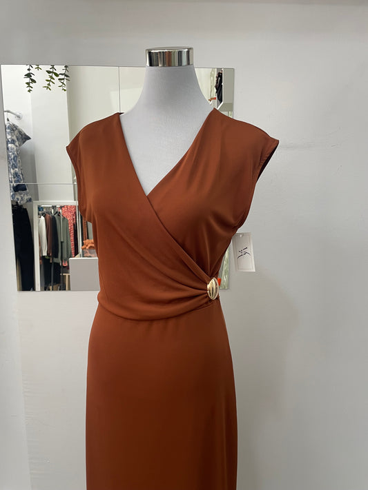 Vestido caldera broche