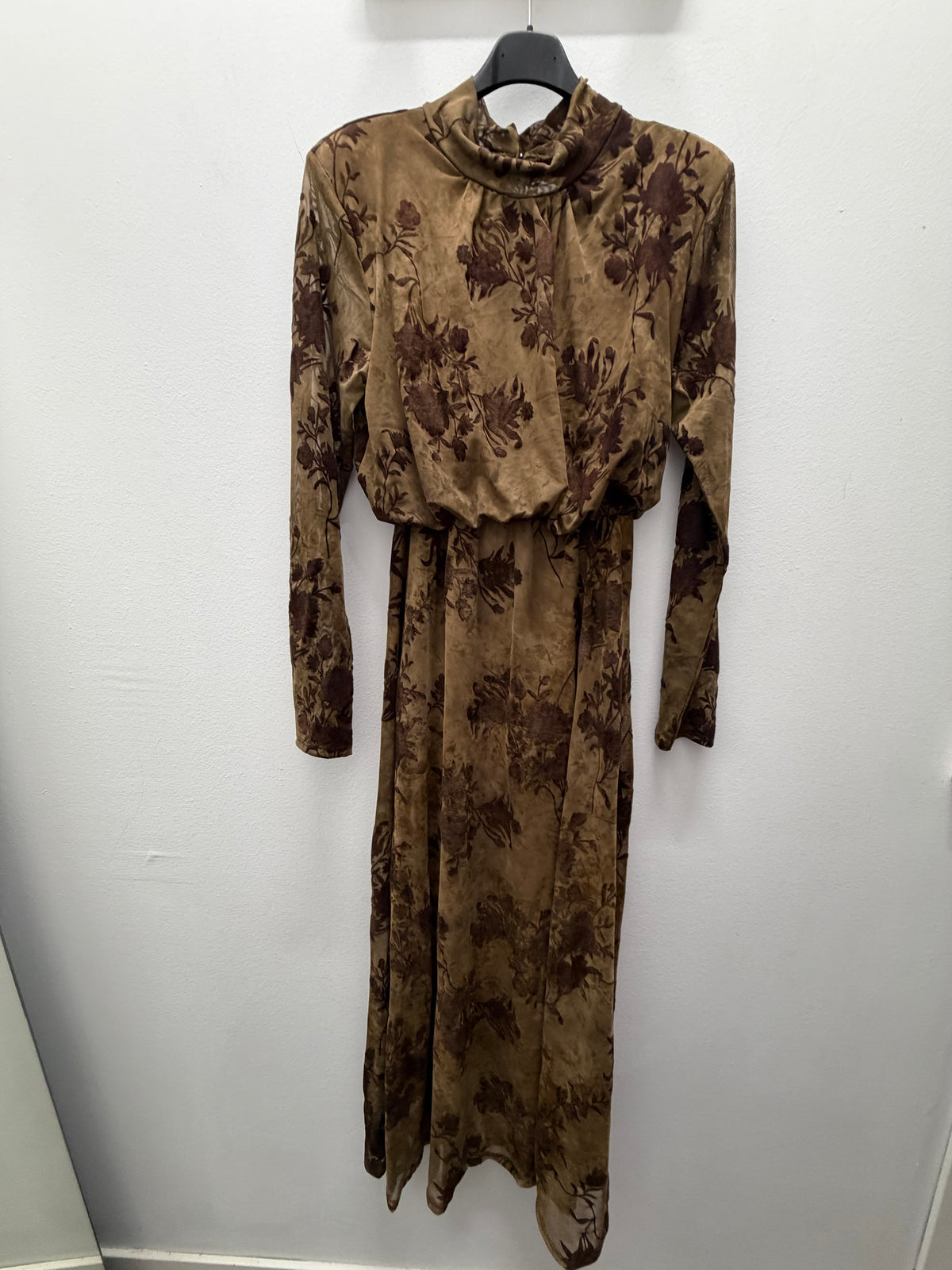 Vestido flor relieve