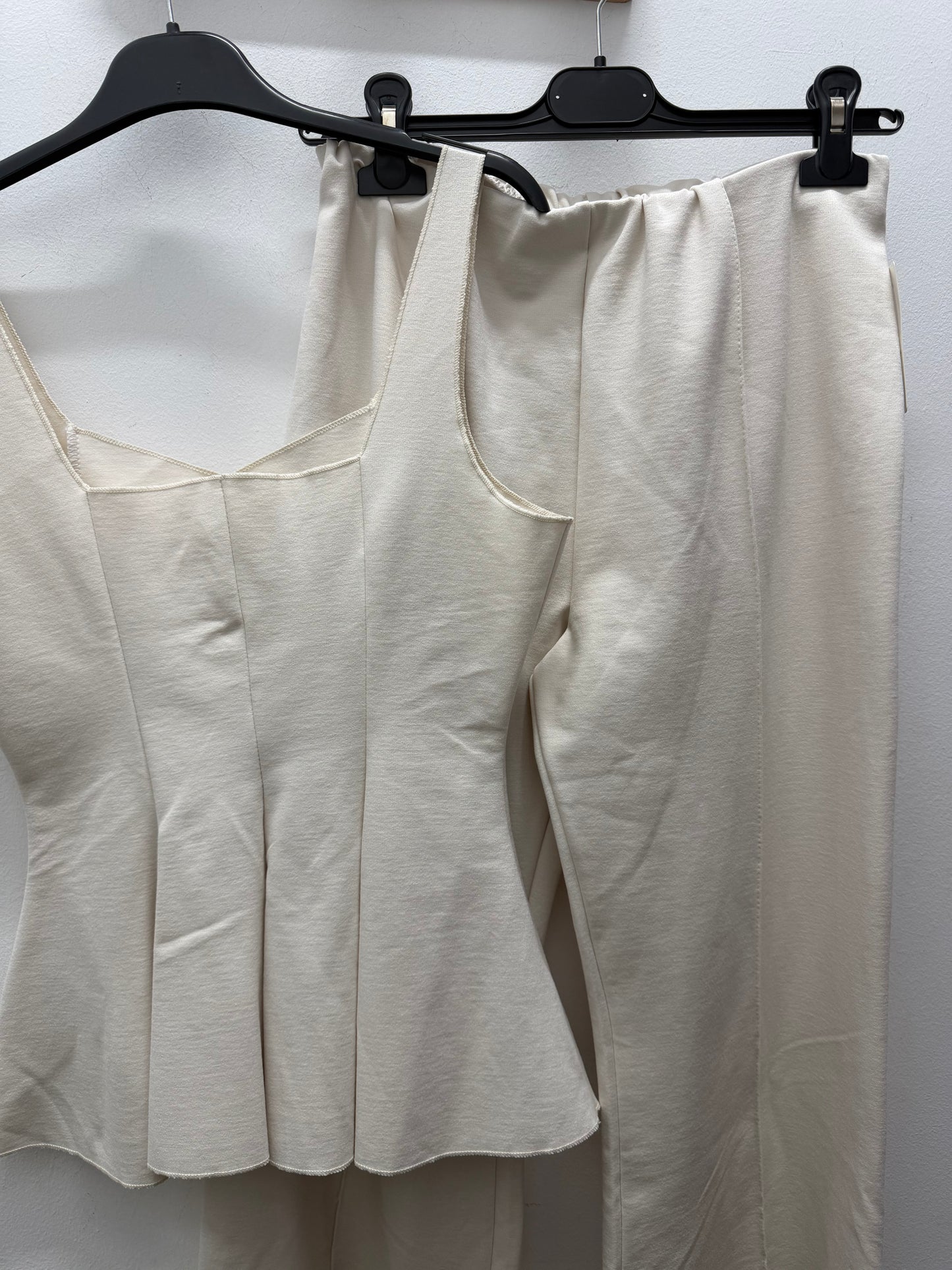 Conjunto beige tiranta