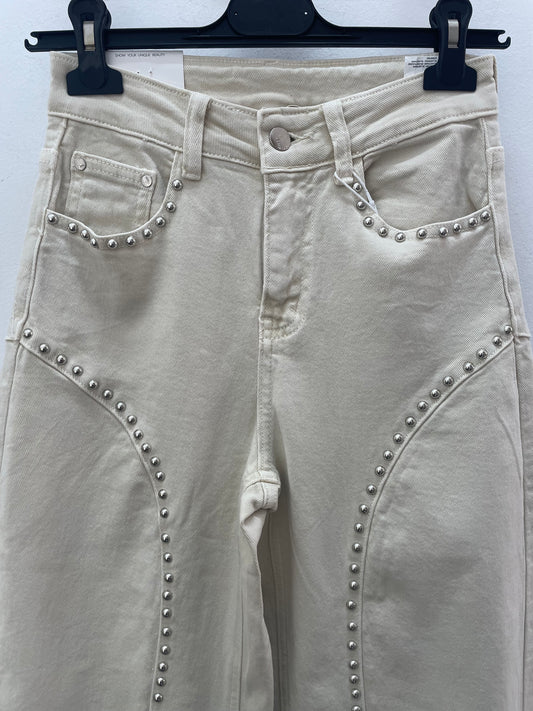 Vaquero beige tachuela