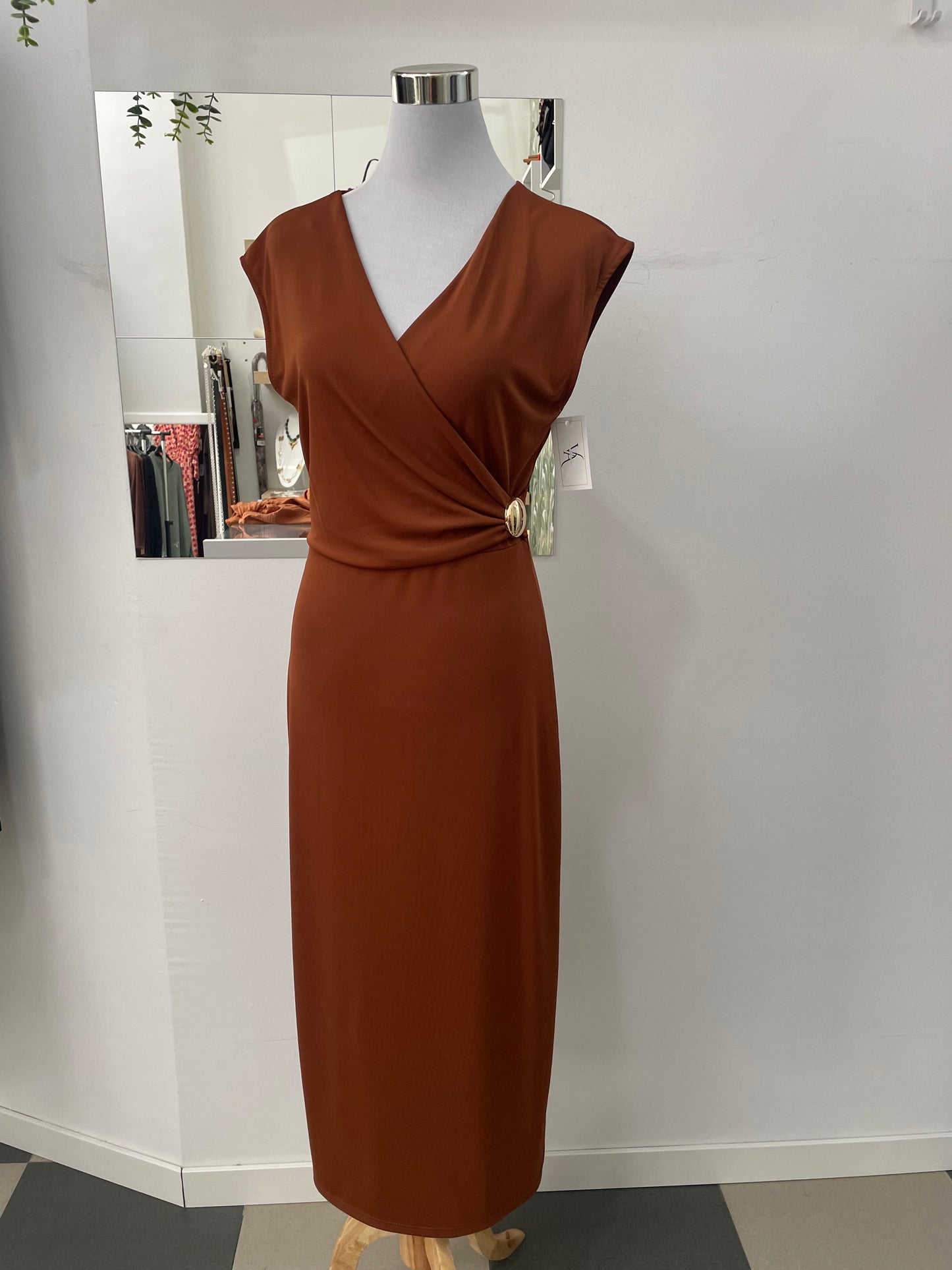 Vestido caldera broche