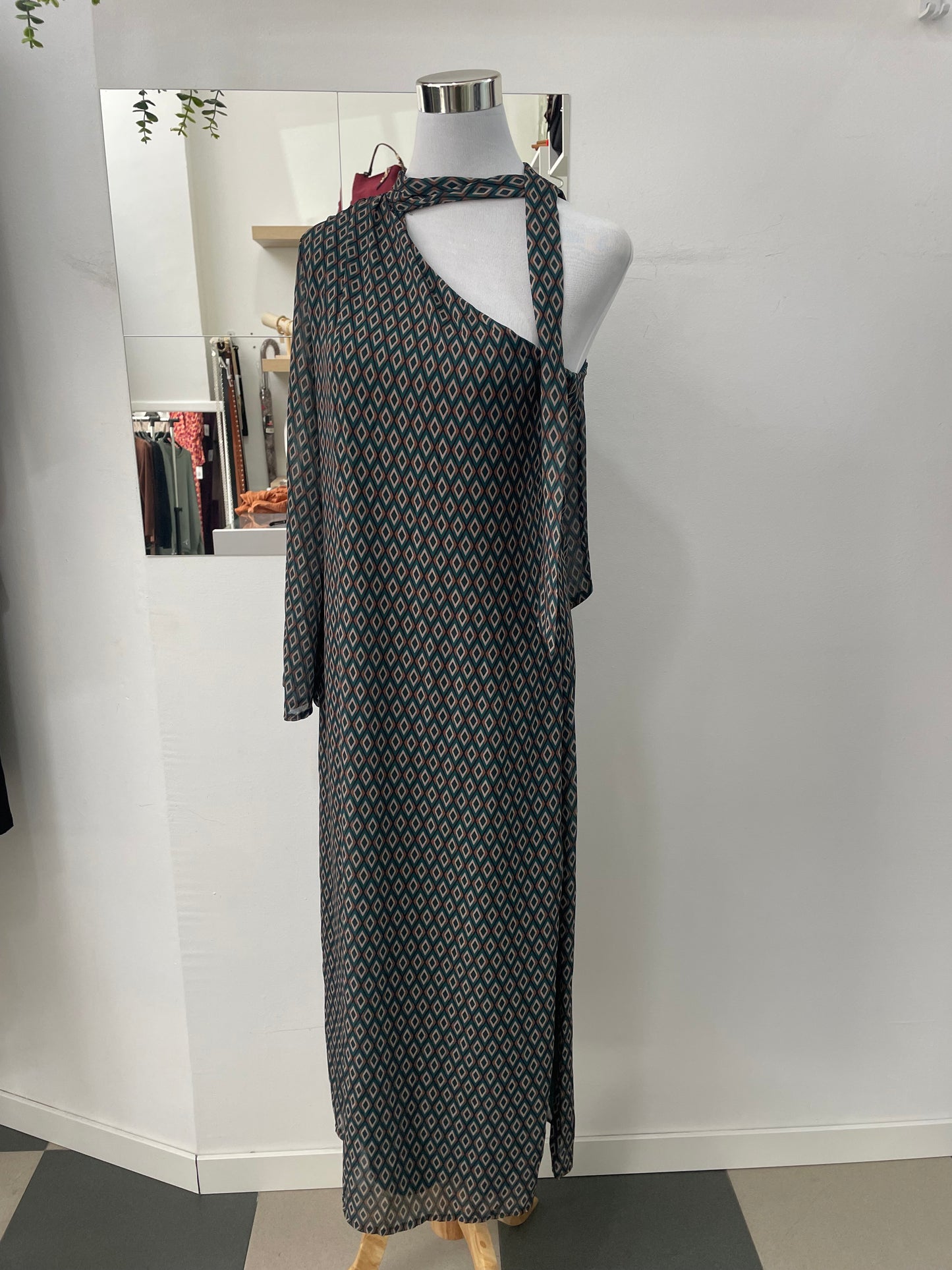 Vestido asimetrico estampado verde
