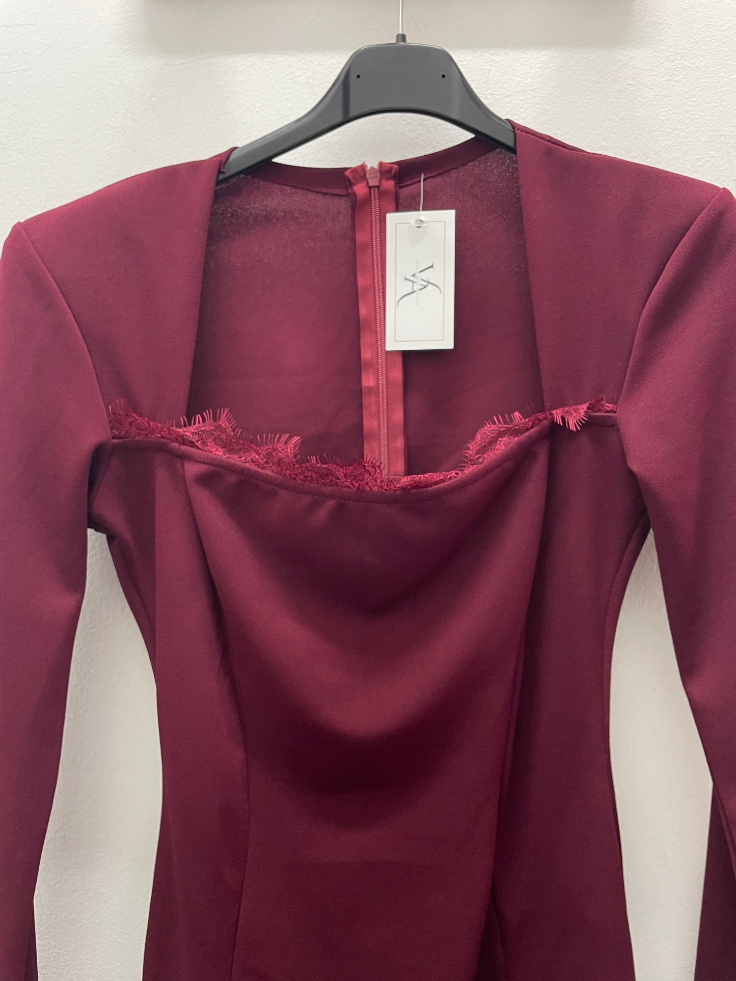 Vestido escote encaje