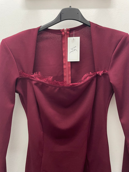 Vestido escote encaje