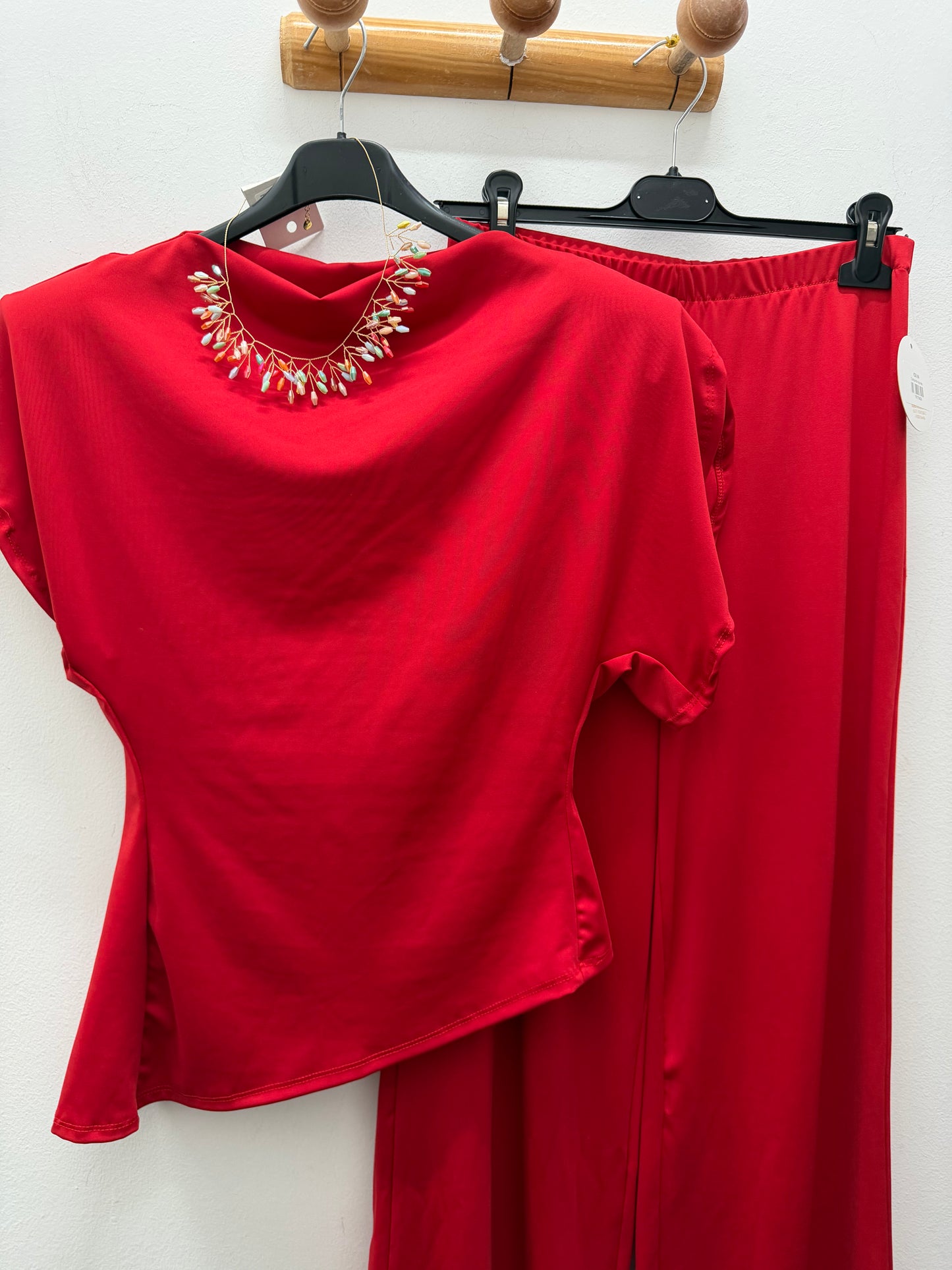Conjunto rojo liso