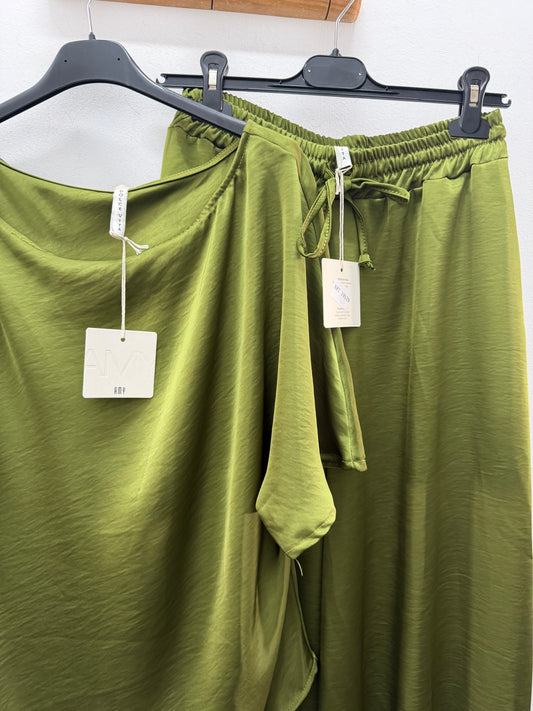 Conjunto verde liso