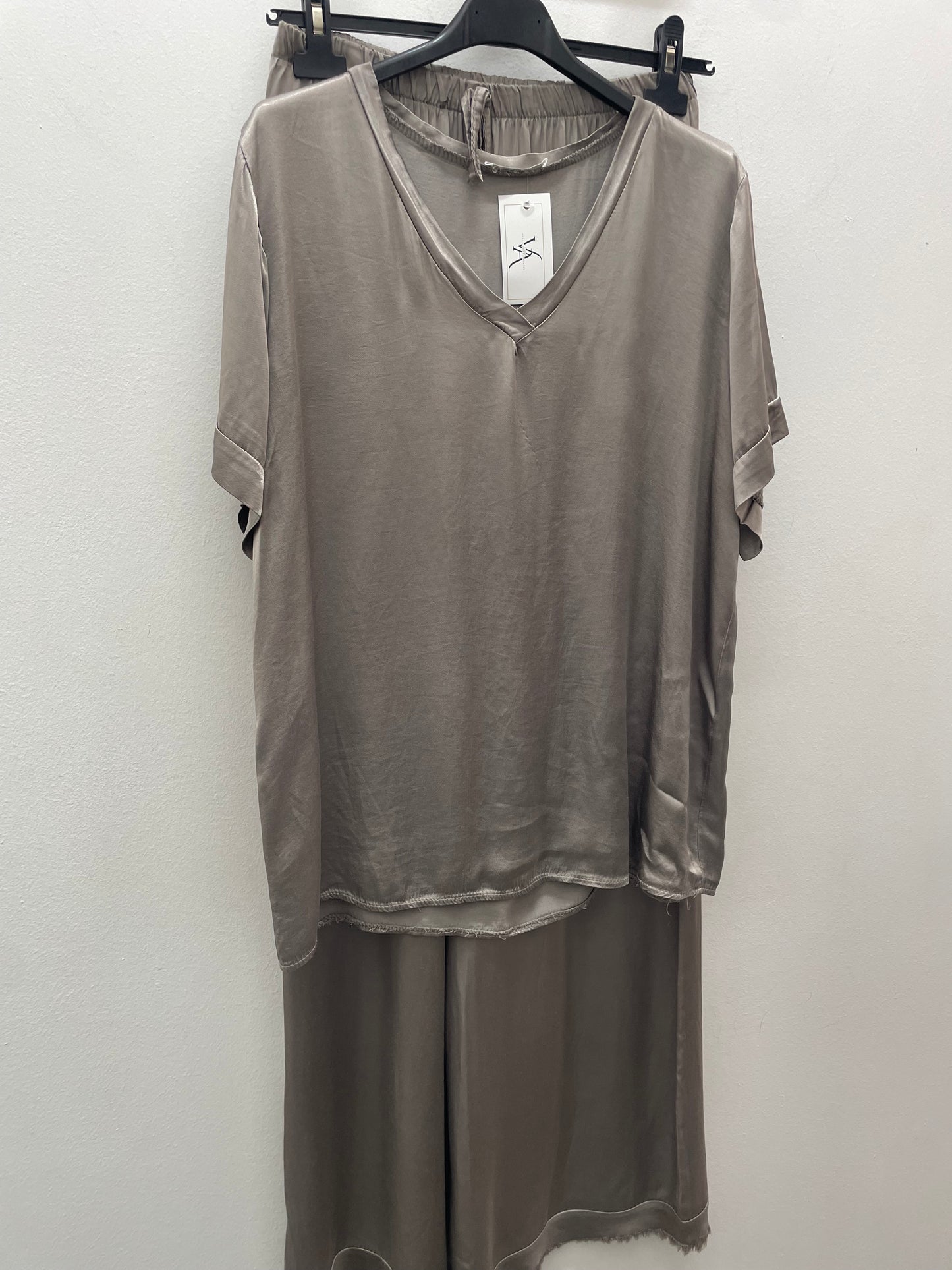 Conjunto gris viscosa