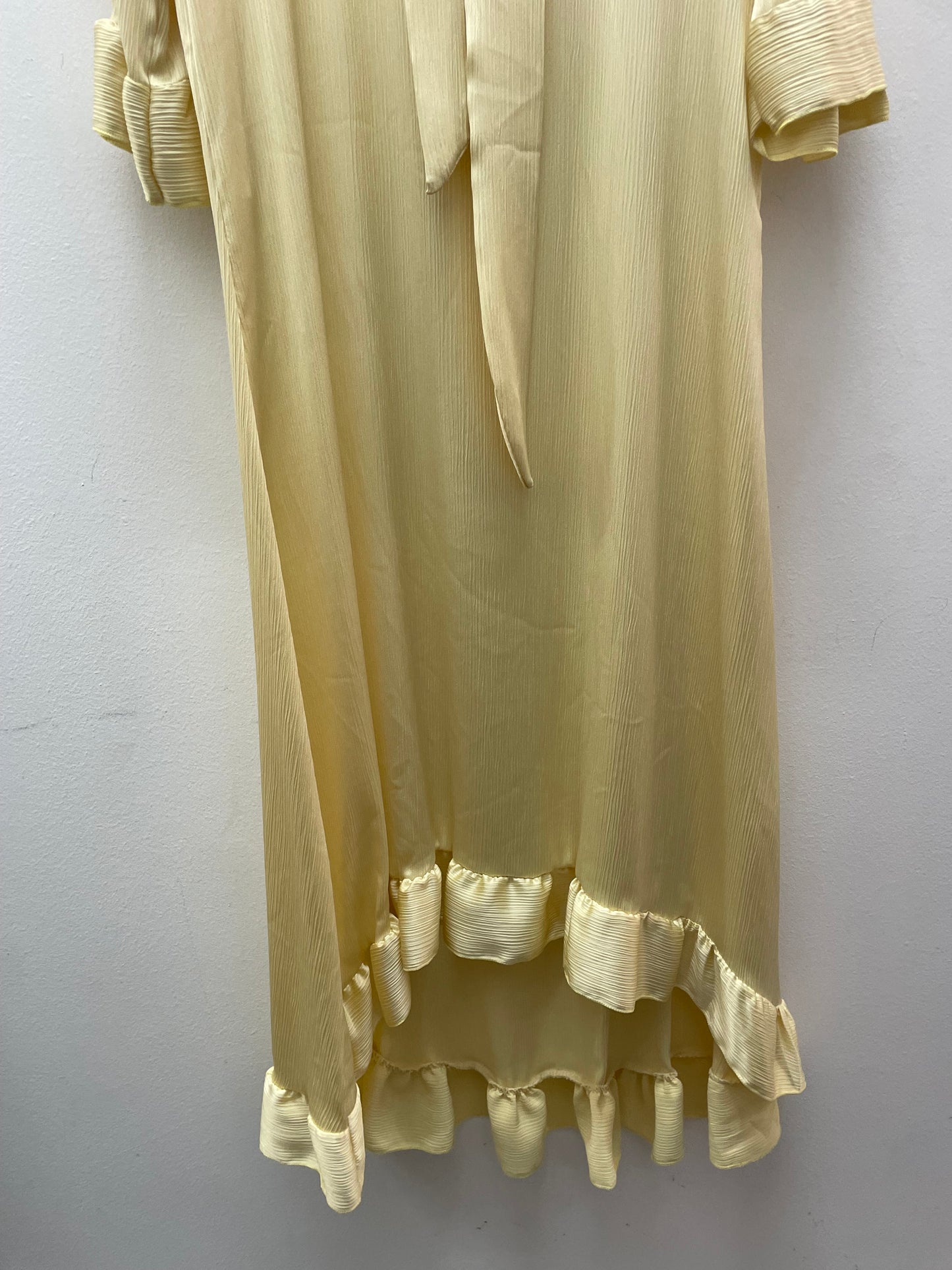 Vestido amarillo volante