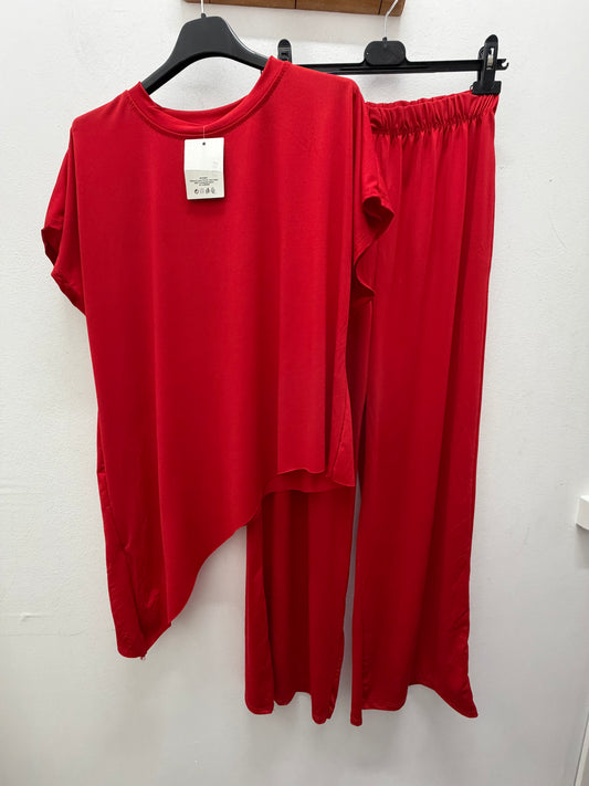 Conjunto rojo asimétrico