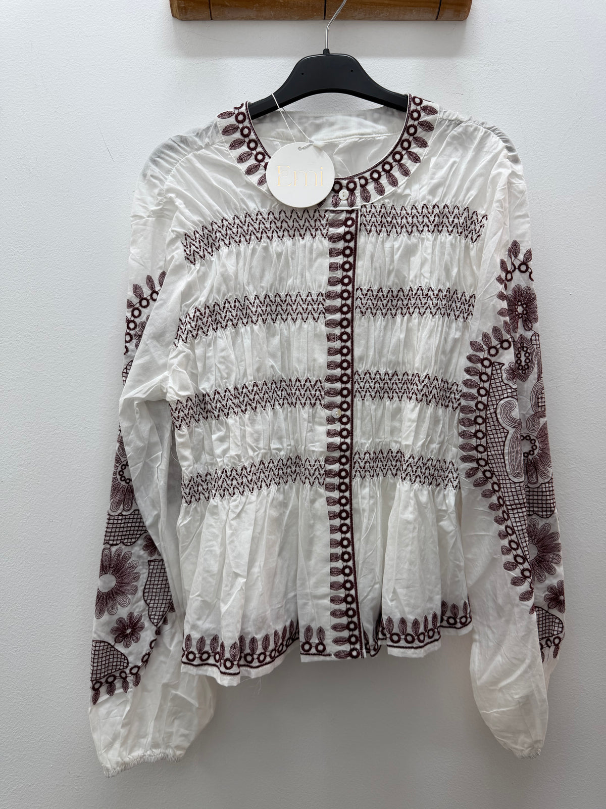 Blusa bordado tinto