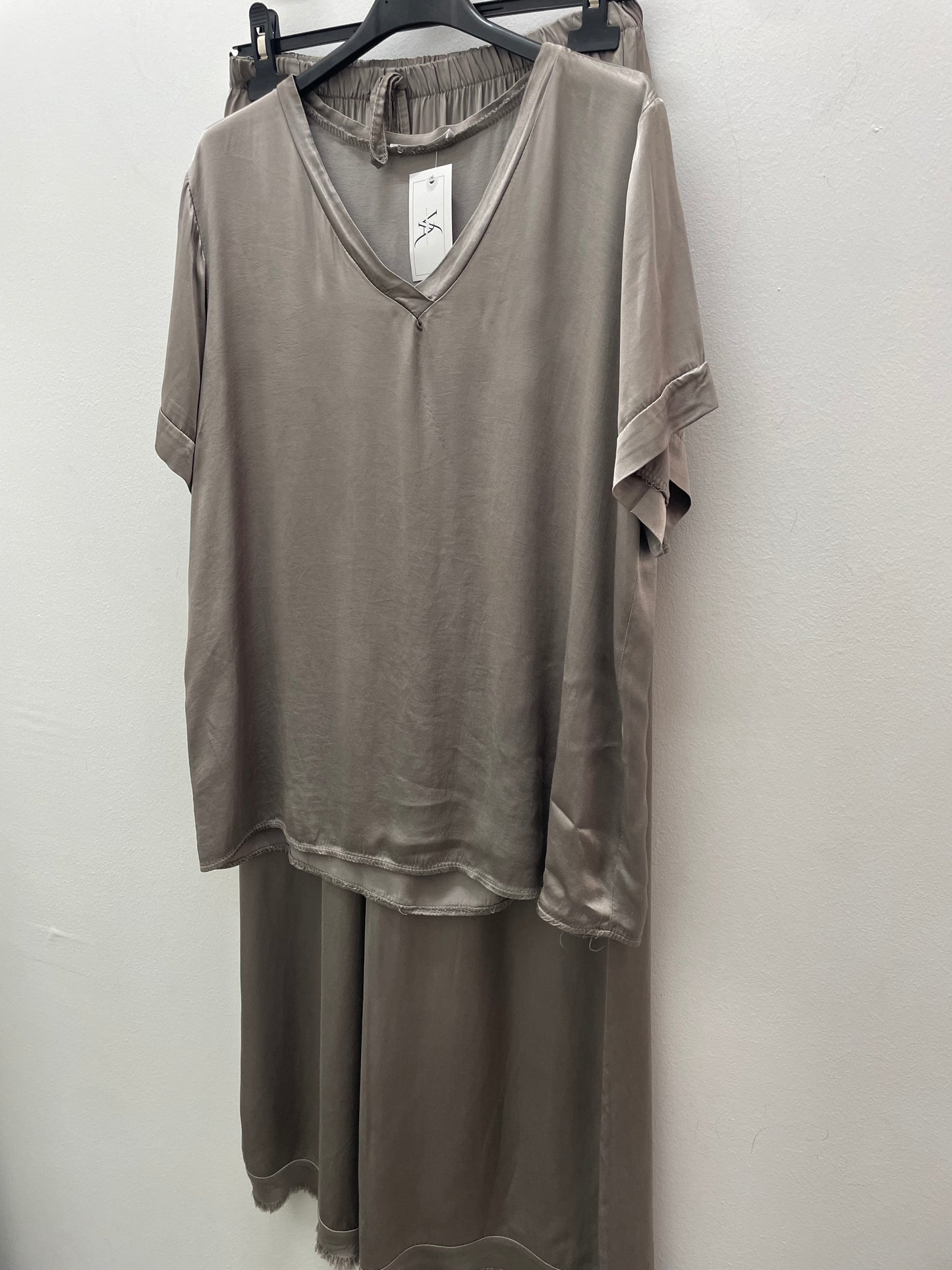 Conjunto gris viscosa