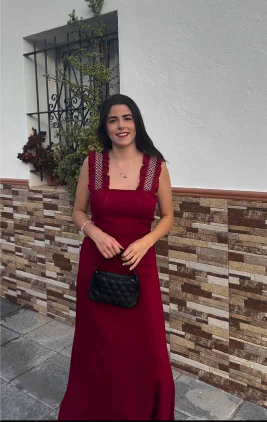 Vestido rojo bordado tiranta
